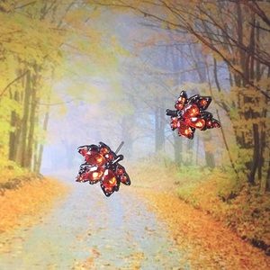 🍏50% OFF/3+...Rhinestone Maple Leaves Stud Earrings